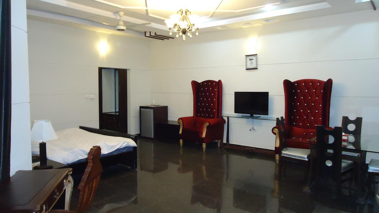 Midway Hotel & Restaurant Sadiqabad Exterior foto