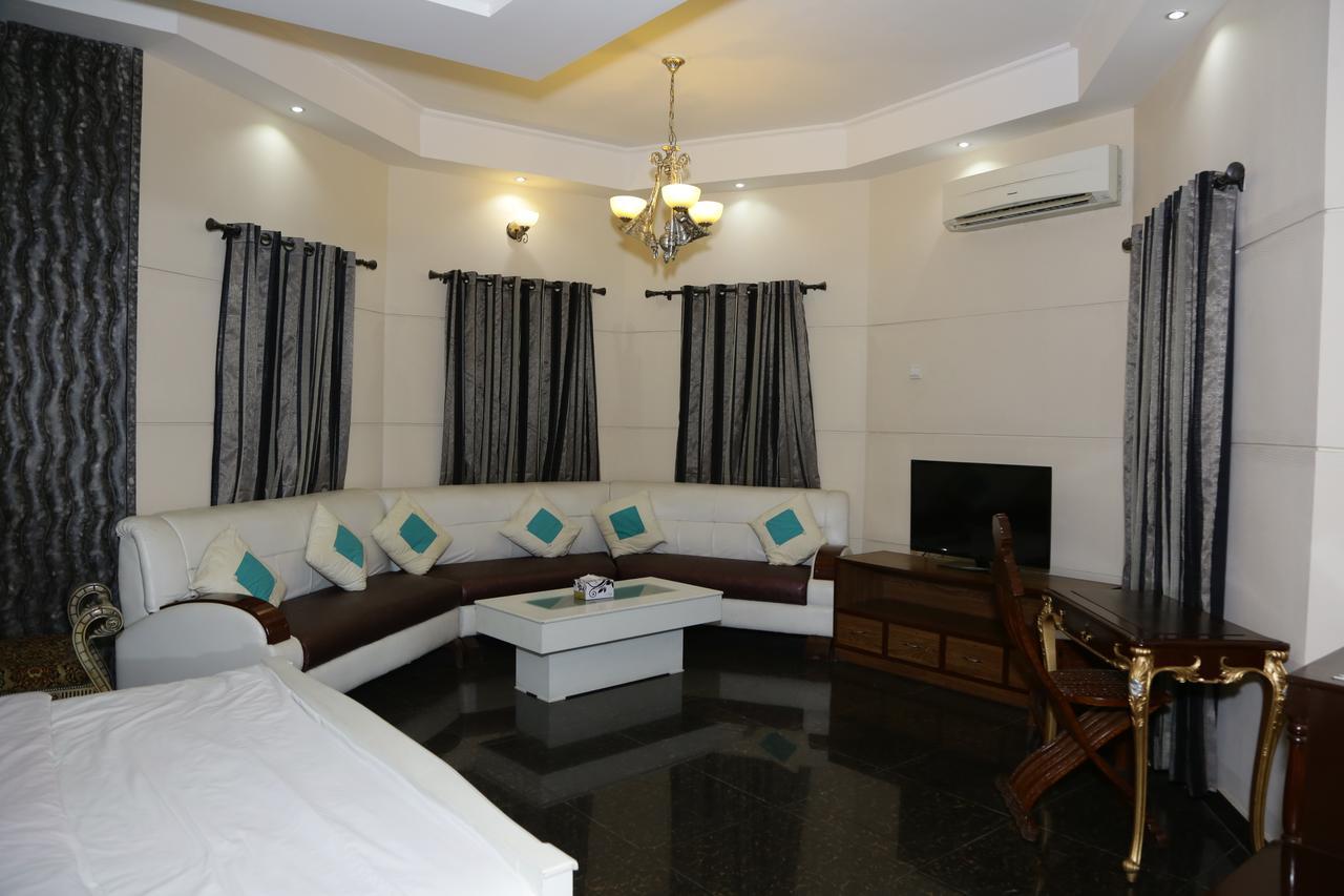 Midway Hotel & Restaurant Sadiqabad Exterior foto